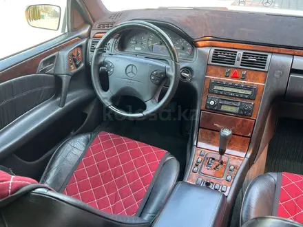 Mercedes-Benz E 55 AMG 1998 года за 4 000 000 тг. в Алматы – фото 15