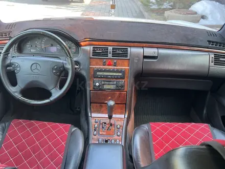 Mercedes-Benz E 55 AMG 1998 года за 4 000 000 тг. в Алматы – фото 19