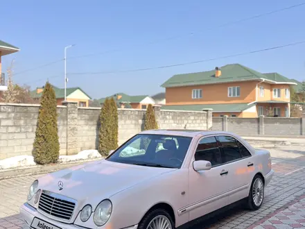 Mercedes-Benz E 55 AMG 1998 года за 4 000 000 тг. в Алматы
