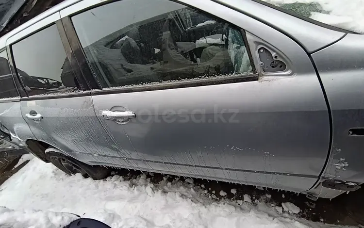 Дверь передняя правая для Mitsubishi Outlander за 50 000 тг. в Тараз