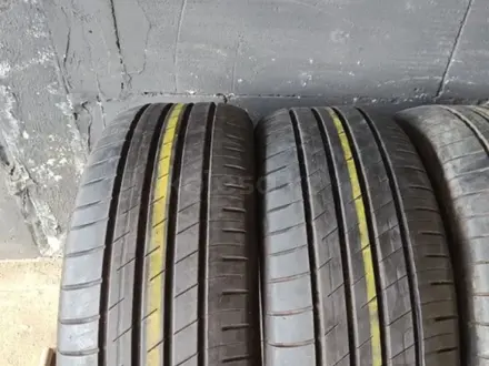 GOODYEAR EFFICIENTGRIP 215/55 R17 за 45 000 тг. в Астана