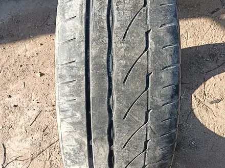 ОДНА шина 225/55 R17 — "Bridgestone Potenza RE002" (Индонезия), л за 25 000 тг. в Астана