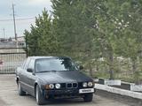 BMW 520 1990 года за 1 400 000 тг. в Молодежное (Осакаровский р-н) – фото 2