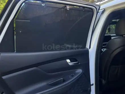 Hyundai Santa Fe 2021 года за 16 000 000 тг. в Караганда – фото 16