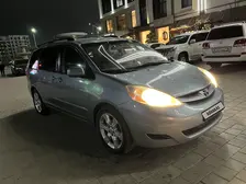 Toyota Sienna, 2009