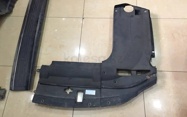 Накладка двигателя Lexus LX570 за 65 000 тг. в Костанай