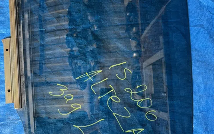 Стекло заднее левое за 4 000 тг. в Алматы