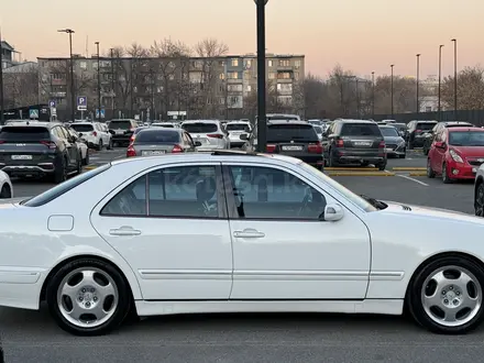 Mercedes-Benz E 320 2000 года за 7 000 000 тг. в Шымкент – фото 2