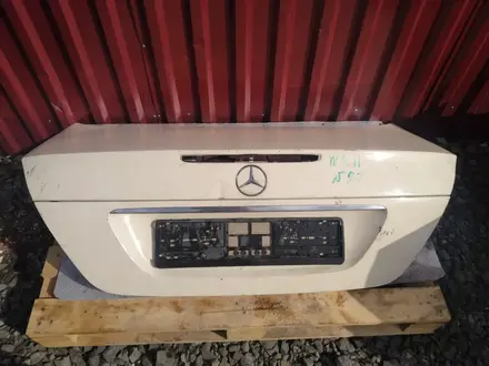 Крышка багажника на Mercedes-Benz W211 за 30 000 тг. в Караганда – фото 2