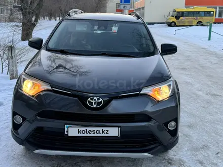 Toyota RAV4 2017 года за 10 500 000 тг. в Актобе