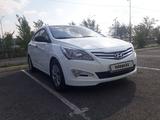 Hyundai Solaris 2015 года за 4 800 000 тг. в Актобе – фото 2