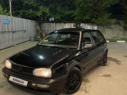 Volkswagen Golf 1993 года за 1 200 000 тг. в Алматы