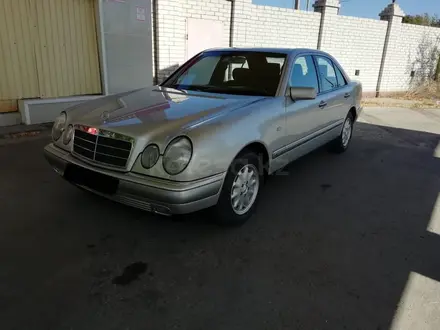 Mercedes-Benz E 200 1997 года за 7 500 000 тг. в Караганда – фото 3