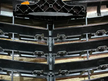 Решетка радиатора Mercedes E-Klass (W212) E250 CGI за 100 000 тг. в Астана – фото 8