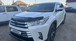 Toyota Highlander 2018 года за 14 200 000 тг. в Семей – фото 2