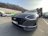 Hyundai Sonata 2022 года за 13 590 000 тг. в Алматы – фото 2