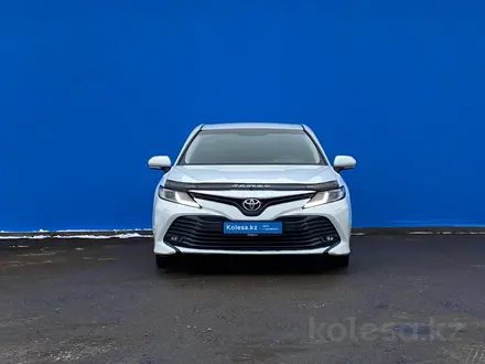 Toyota Camry 2018 года за 10 690 000 тг. в Алматы – фото 2
