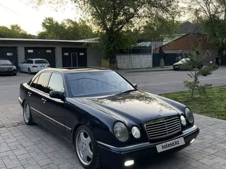 Mercedes-Benz E 55 AMG 1997 года за 4 400 000 тг. в Алматы – фото 2