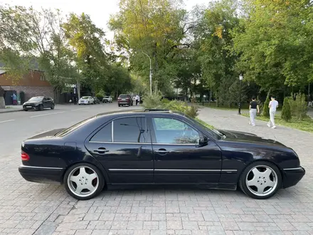 Mercedes-Benz E 55 AMG 1997 года за 4 400 000 тг. в Алматы – фото 3