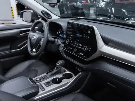 Toyota Highlander Luxe 2026 года за 29 000 000 тг. в Алматы – фото 14