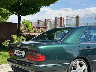 Mercedes-Benz E 320