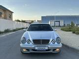 Mercedes-Benz E 320 2001 годаүшін5 000 000 тг. в Жанаозен – фото 2