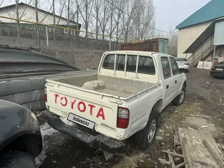 Toyota Hilux 2005 года за 2 800 000 тг. в Алматы – фото 2