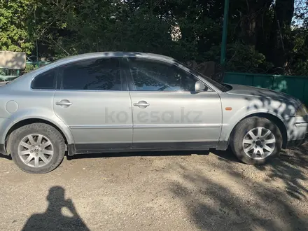 Volkswagen Passat 2002 года за 1 950 000 тг. в Тараз – фото 6