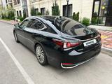 Lexus ES 250 2019 года за 21 000 000 тг. в Алматы – фото 2