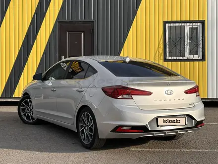 Hyundai Elantra 2018 года за 8 300 000 тг. в Караганда – фото 4