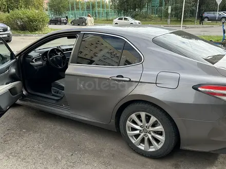 Toyota Camry 2018 года за 10 500 000 тг. в Астана – фото 9