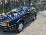 Volkswagen Passat 1990 года за 1 650 000 тг. в Алматы – фото 2