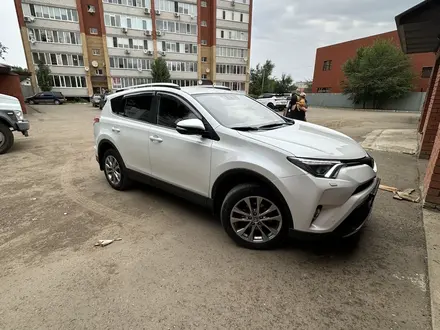 Toyota RAV4 2019 года за 11 000 000 тг. в Уральск – фото 2