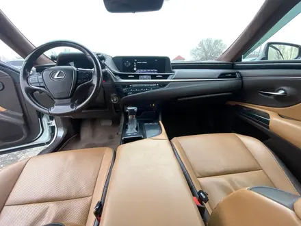 Lexus ES 250 2019 года за 13 014 400 тг. в Алматы – фото 13