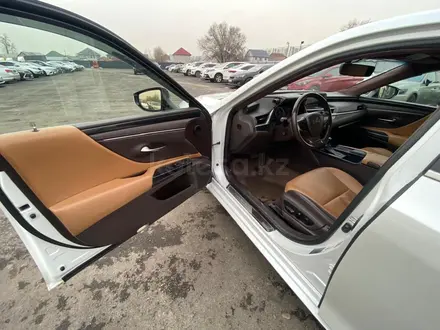 Lexus ES 250 2019 года за 13 014 400 тг. в Алматы – фото 7