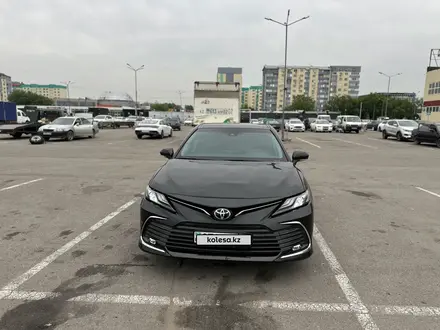 Toyota Camry 2022 года за 15 000 000 тг. в Алматы – фото 3