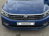 Volkswagen Passat 2016 годаfor8 500 000 тг. в Актобе