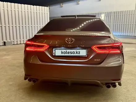 Toyota Camry 2021 года за 14 500 000 тг. в Атырау – фото 9