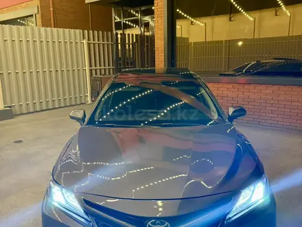 Toyota Camry 2021 года за 14 500 000 тг. в Атырау
