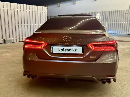 Toyota Camry 2021 года за 14 500 000 тг. в Атырау – фото 7