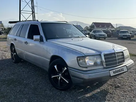 Mercedes-Benz E 280 1993 года за 2 100 000 тг. в Алматы