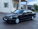 Mercedes-Benz E 230 1997 года за 2 700 000 тг. в Караганда – фото 2