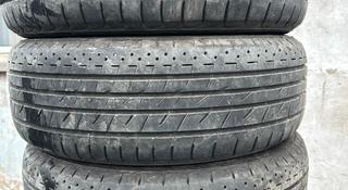 Резина Bridgestone летний комплект 215/60 R17 из Японииүшін80 000 тг. в Караганда