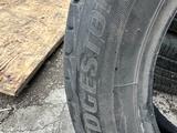 Резина Bridgestone летний комплект 215/60 R17 из Японииүшін80 000 тг. в Караганда – фото 2