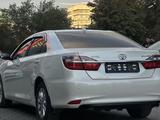 Toyota Camry 2017 года за 10 500 000 тг. в Семей – фото 3