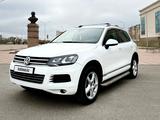 Volkswagen Touareg 2013 годаfor10 800 000 тг. в Костанай