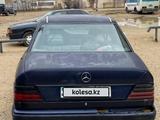 Mercedes-Benz E 230 1992 года за 900 000 тг. в Байконыр – фото 2