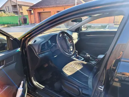Hyundai Elantra 2020 года за 7 000 000 тг. в Актобе – фото 2