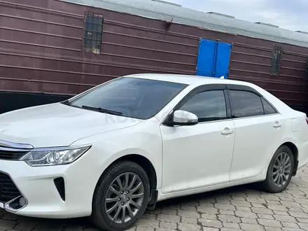 Toyota Camry 2015 года за 10 490 000 тг. в Астана – фото 3