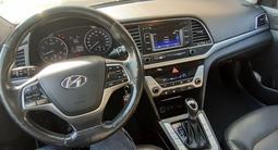 Hyundai Elantra 2018 года за 7 800 000 тг. в Астана – фото 2